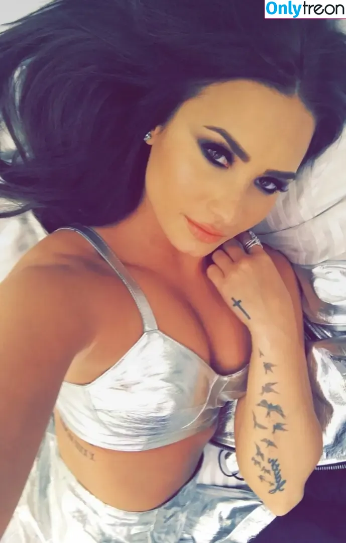 Demi Lovato nude photo #0544 (ddlovato)