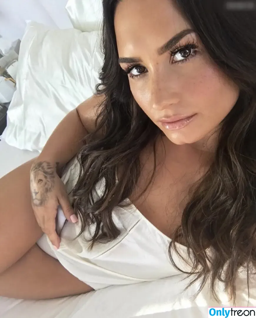 Demi Lovato nude photo #0549 (ddlovato)