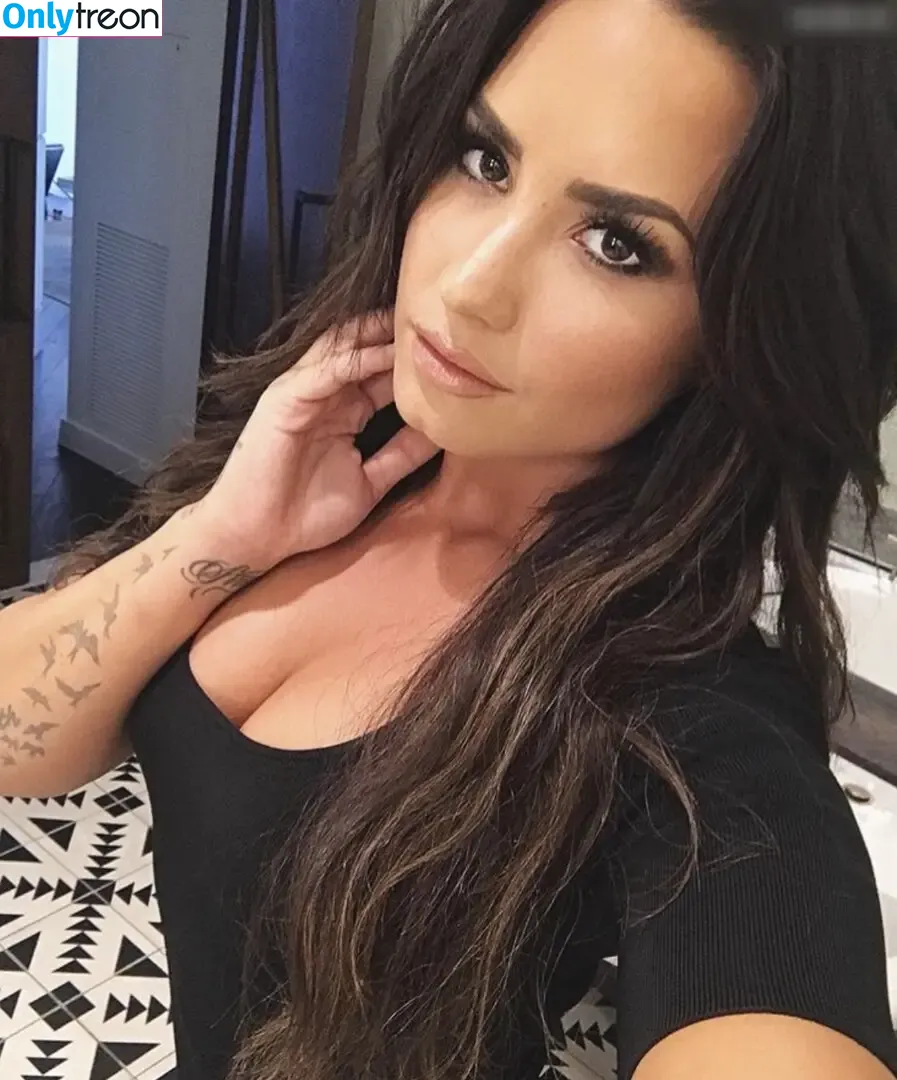 Demi Lovato nude photo #0550 (ddlovato)
