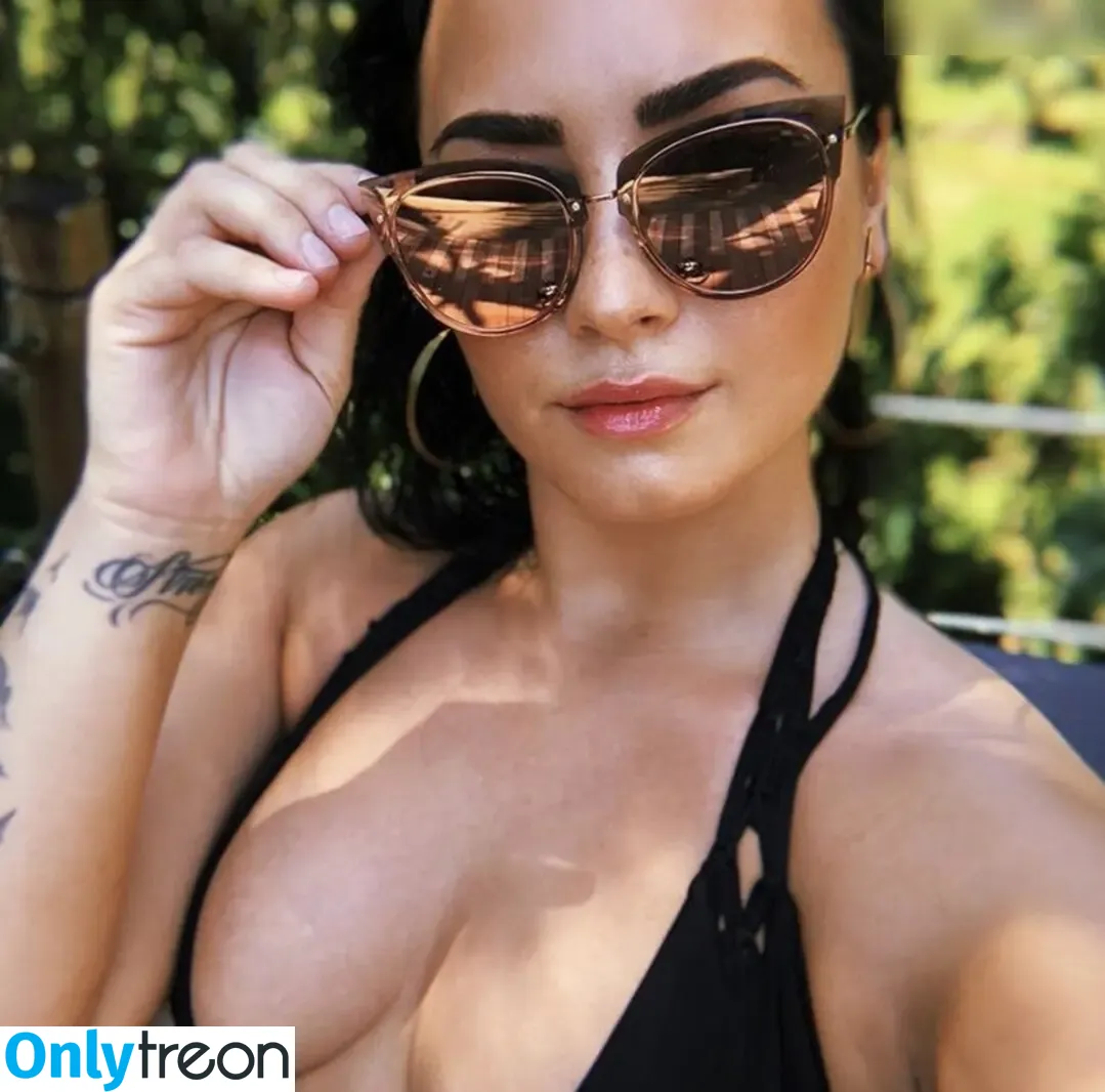 Demi Lovato nude photo #0571 (ddlovato)