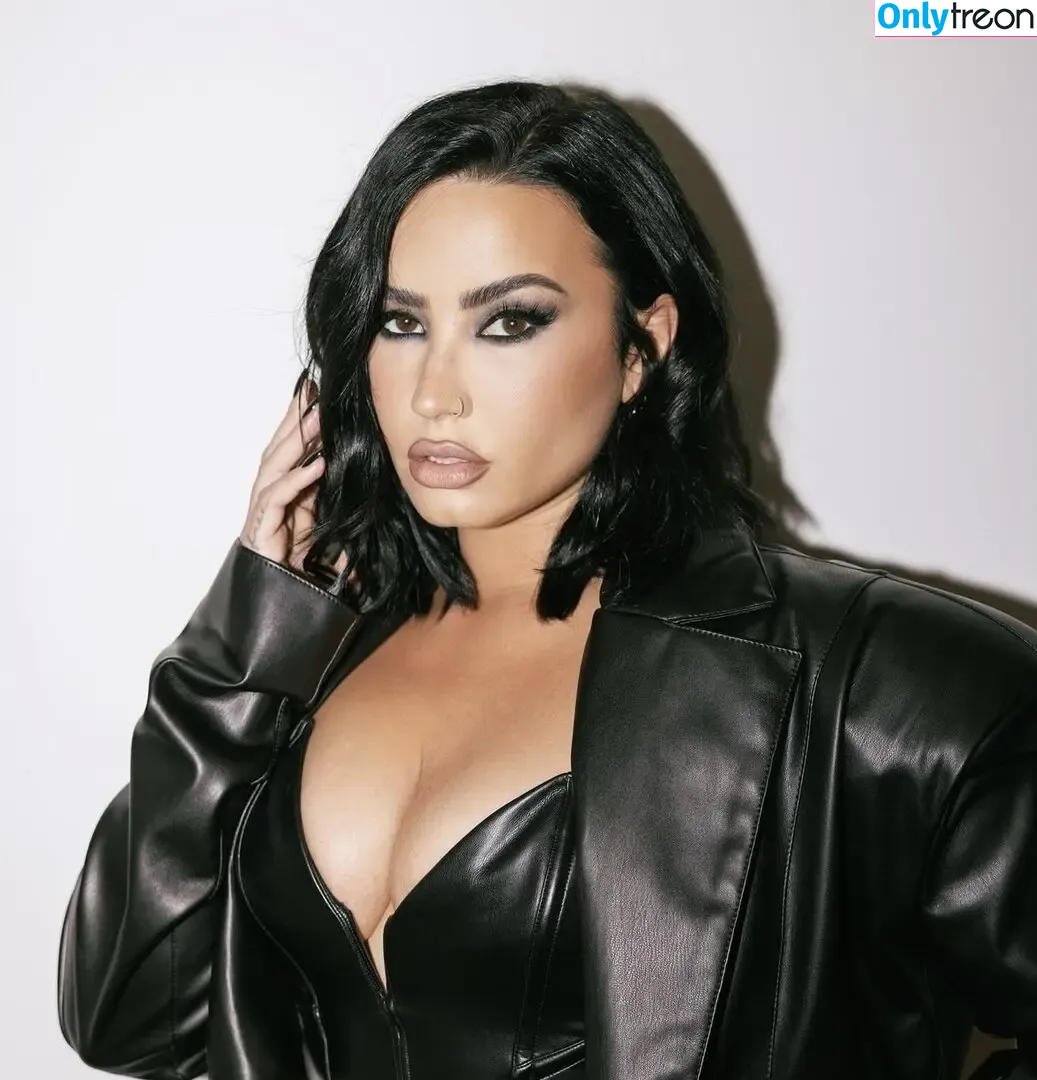 Demi Lovato nude photo #0584 (ddlovato)