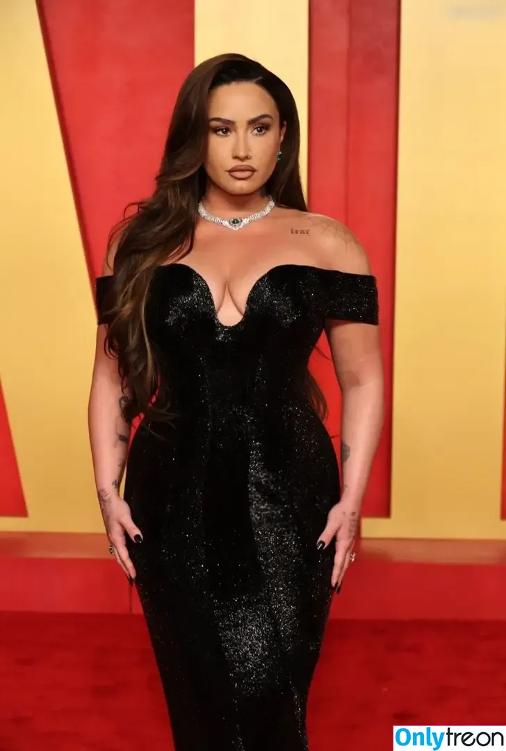Demi Lovato nude photo #0590 (ddlovato)