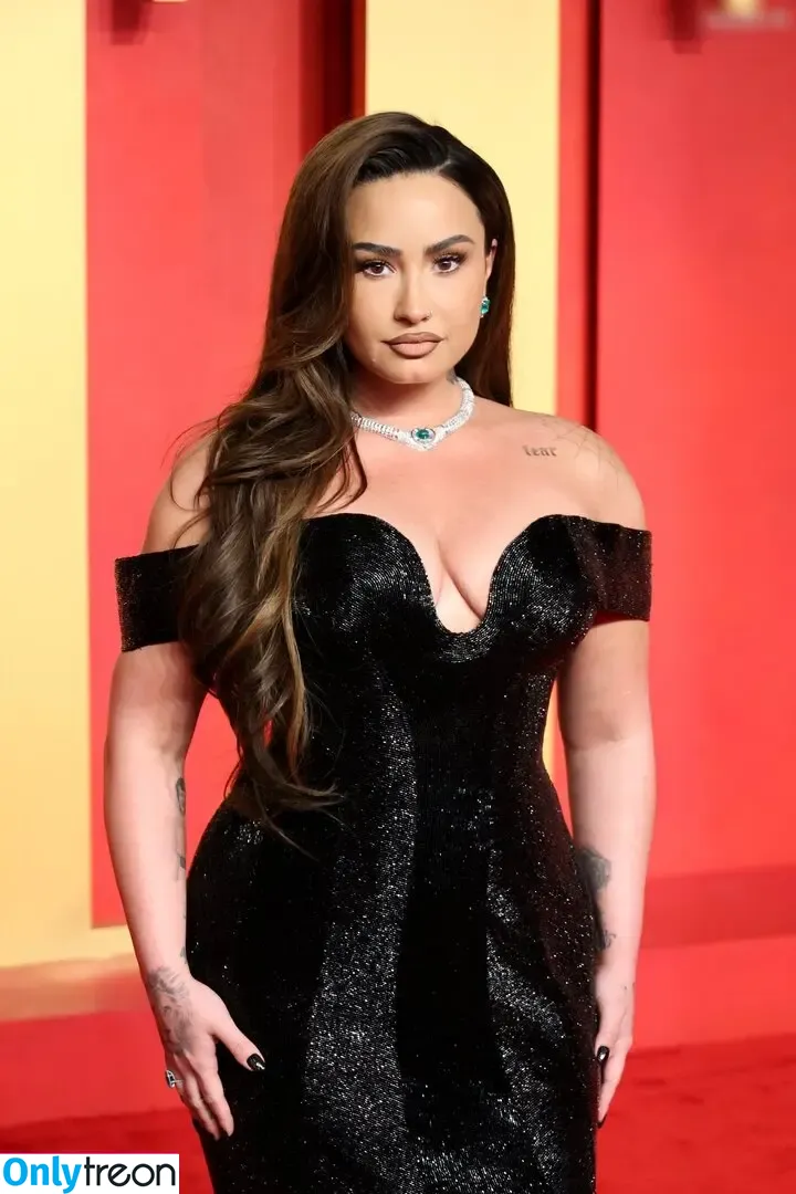 Demi Lovato nude photo #0595 (ddlovato)