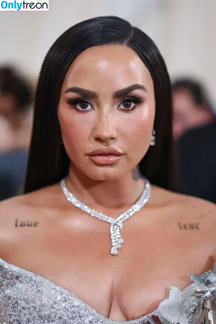 Demi Lovato nude photo #0612 (ddlovato)