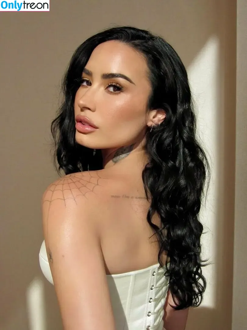 Demi Lovato nude photo #0947 (ddlovato)