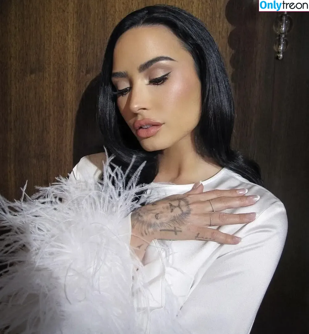 Demi Lovato nude photo #0948 (ddlovato)