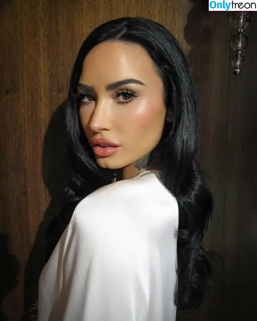 Demi Lovato nude photo #0950 (ddlovato)