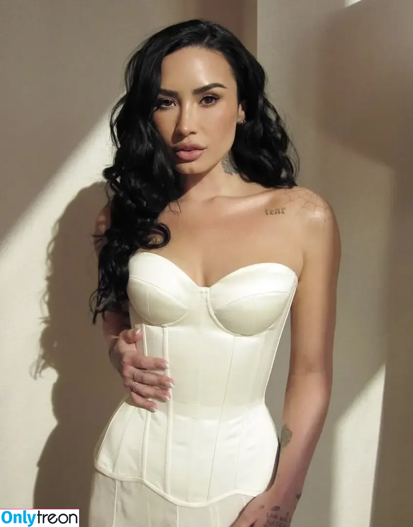 Demi Lovato nude photo #0953 (ddlovato)