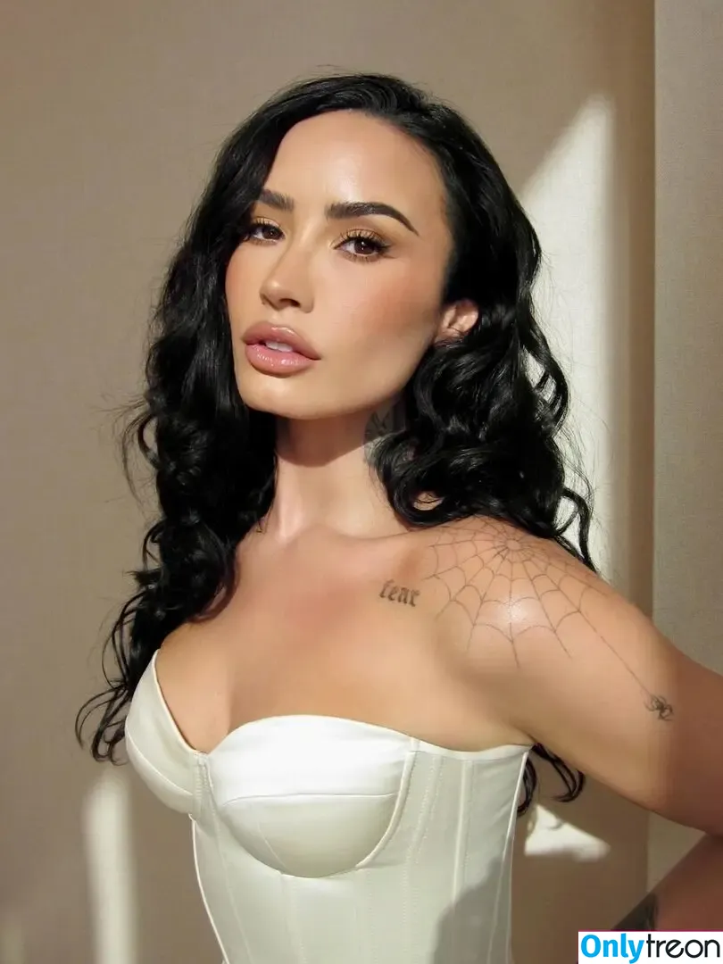 Demi Lovato nude photo #0954 (ddlovato)