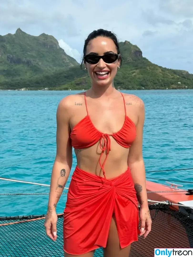 Demi Lovato nude photo #0955 (ddlovato)
