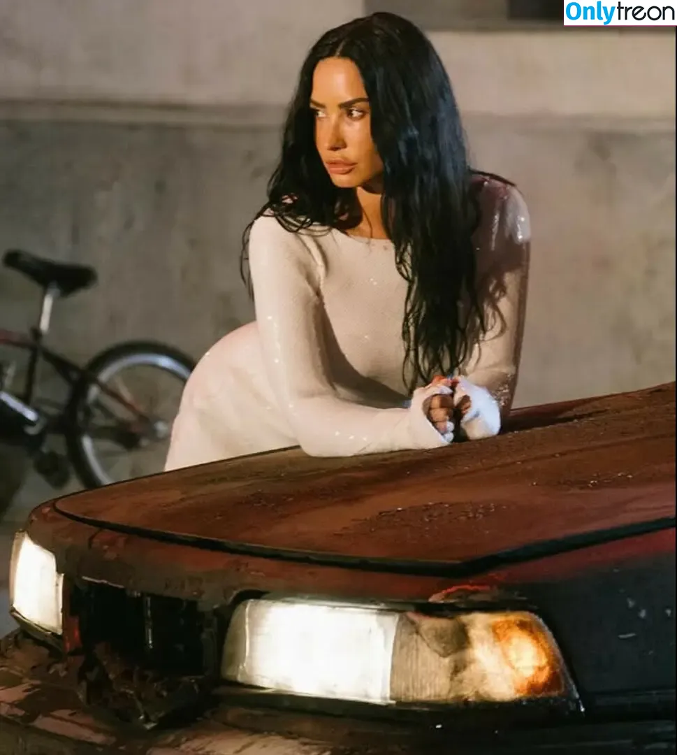 Demi Lovato nude photo #0975 (ddlovato)