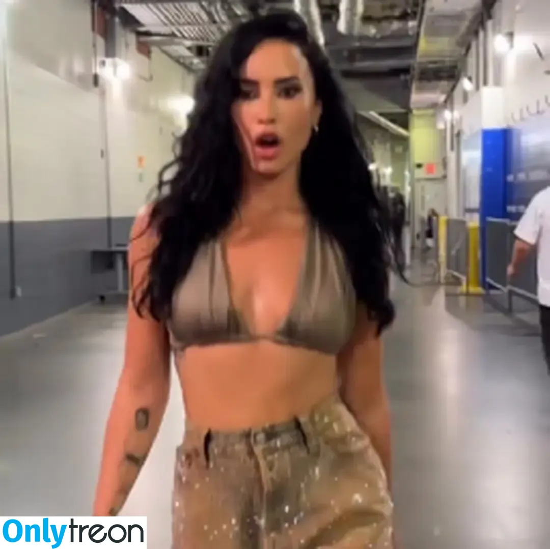 Demi Lovato nude photo #0979 (ddlovato)