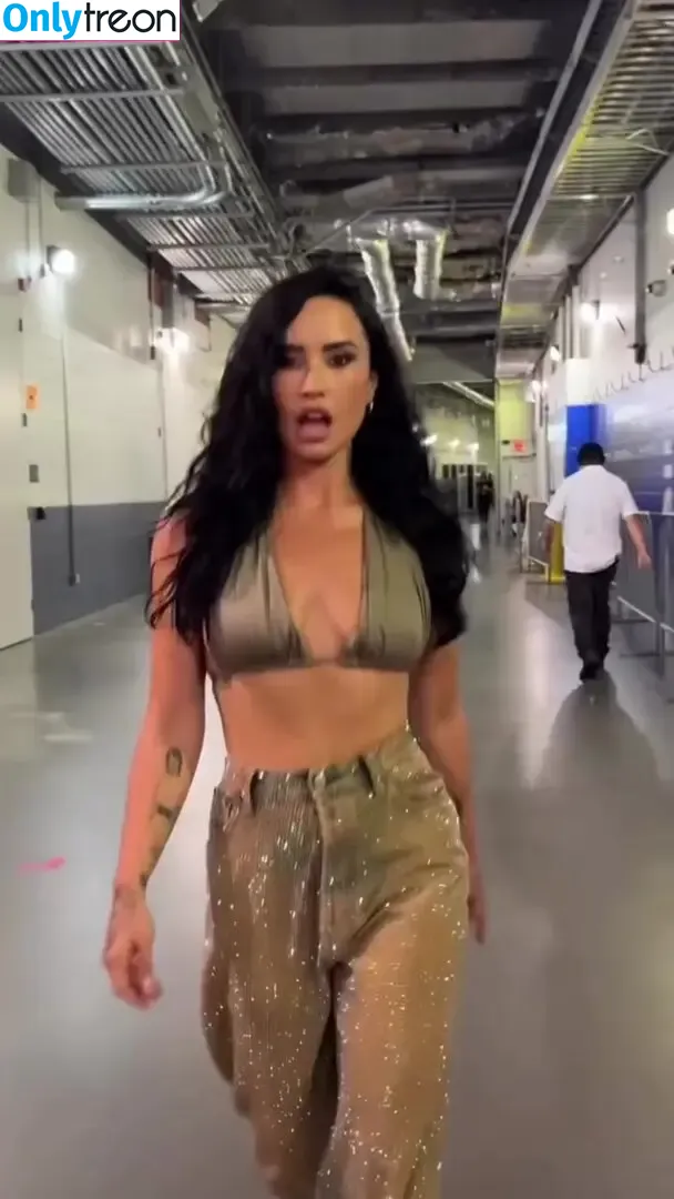 Demi Lovato nude photo #0980 (ddlovato)