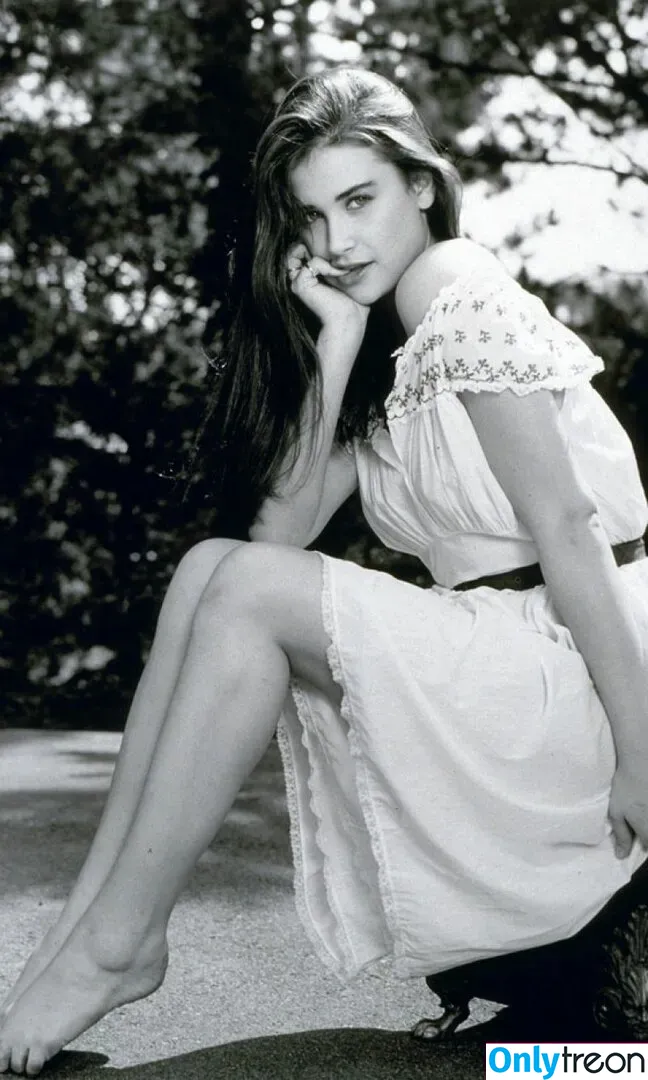 Demi Moore nude photo #0082 (demimoore / justdemi / kyliedemi)