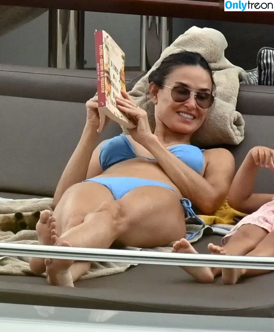 Demi Moore nude photo #0380 (demimoore / justdemi / kyliedemi)