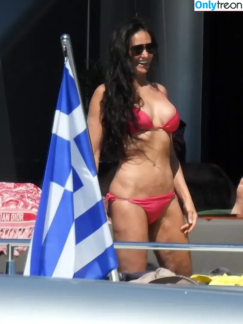 Demi Moore nude photo #0443 (demimoore / justdemi / kyliedemi)