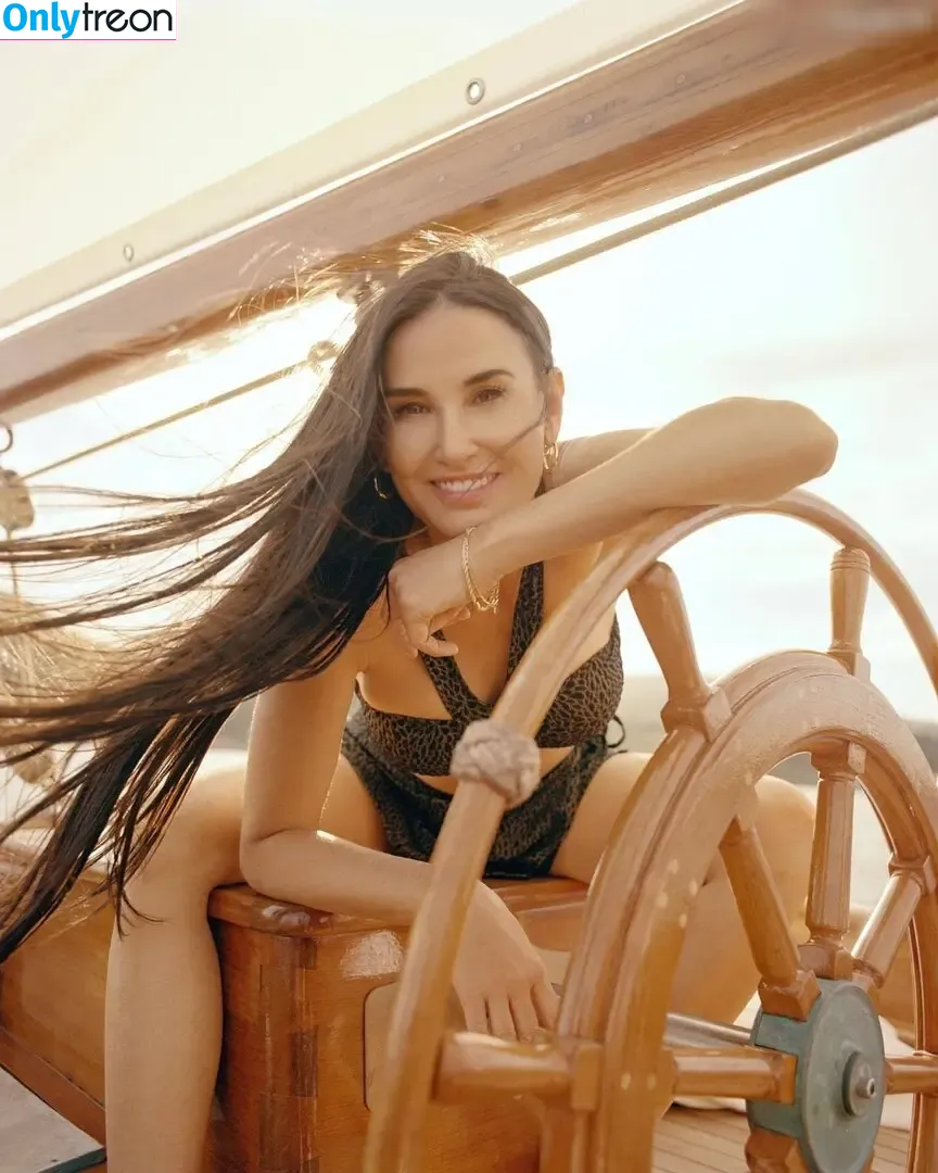 Demi Moore nude photo #0445 (demimoore / justdemi / kyliedemi)