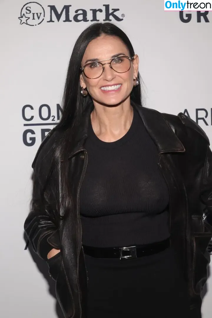 Demi Moore nude photo #0461 (demimoore / justdemi / kyliedemi)