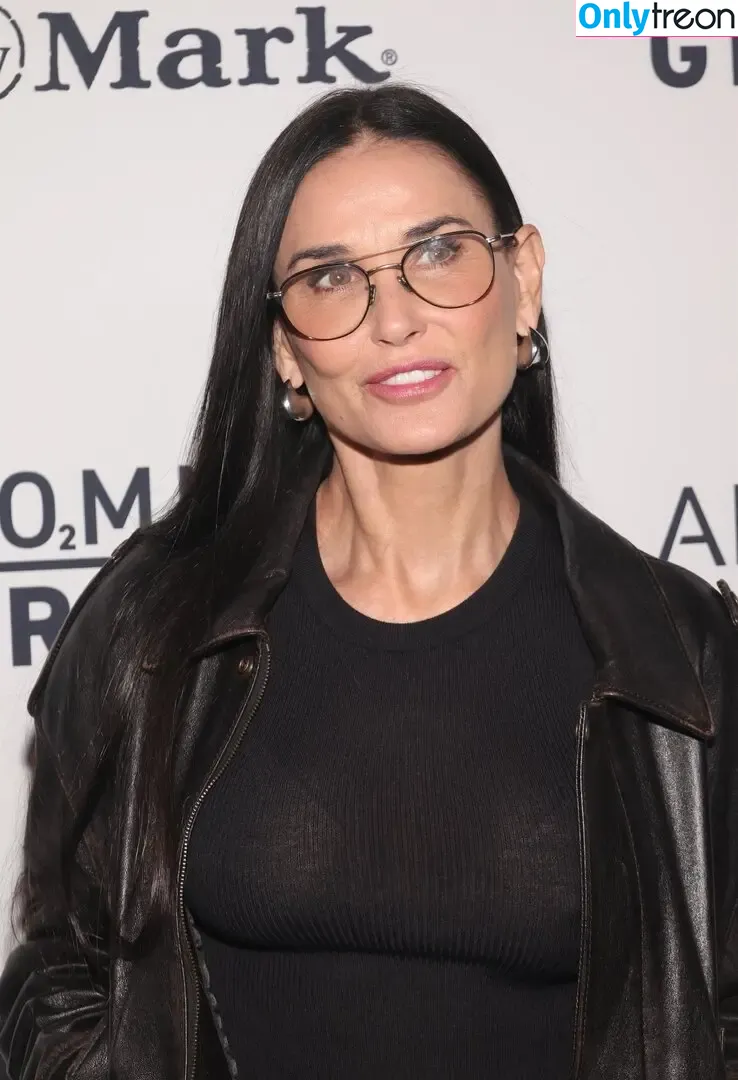 Demi Moore nude photo #0464 (demimoore / justdemi / kyliedemi)