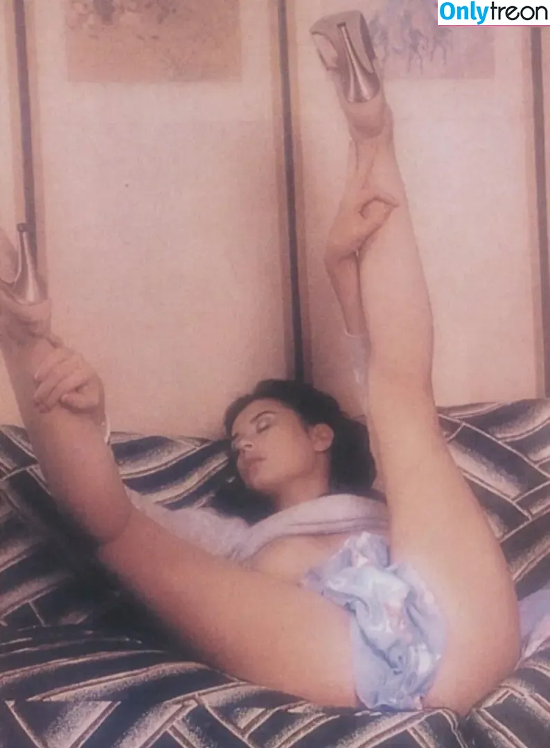 Demi Moore nude photo #0486 (demimoore / justdemi / kyliedemi)
