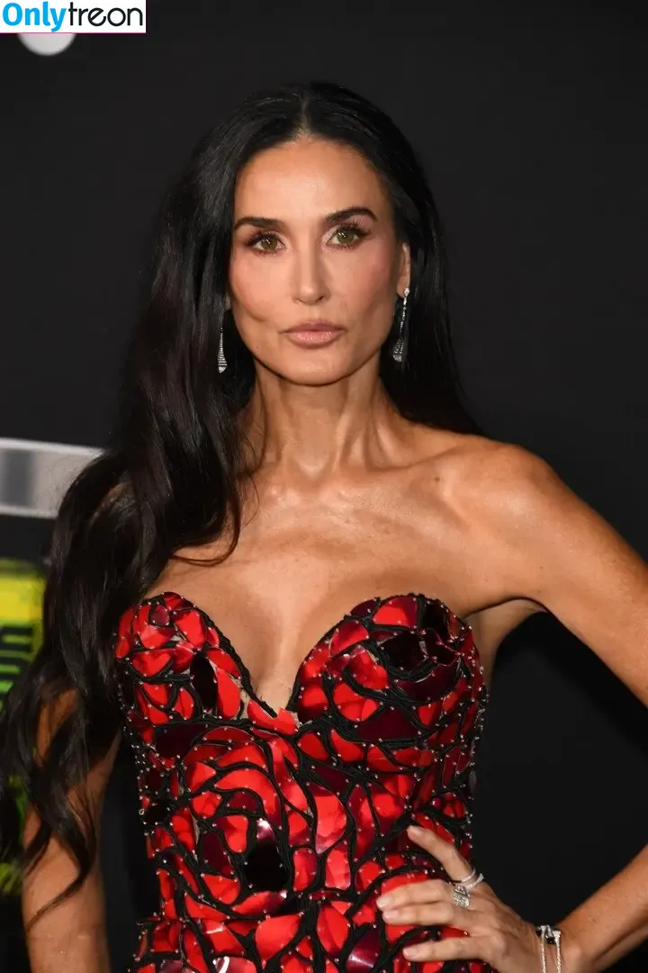 Demi Moore nude photo #0611 (demimoore / justdemi / kyliedemi)