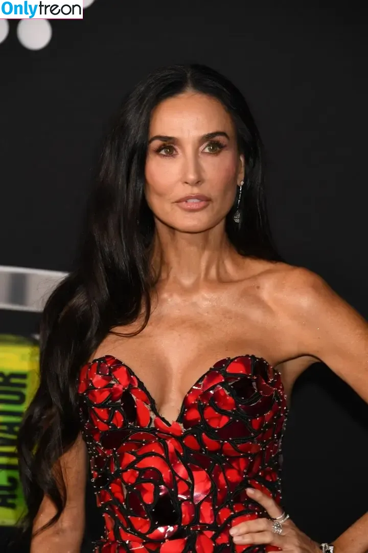 Demi Moore nude photo #0612 (demimoore / justdemi / kyliedemi)