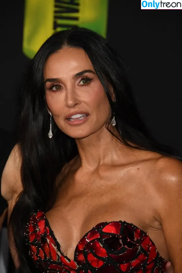 Demi Moore nude photo #0616 (demimoore / justdemi / kyliedemi)