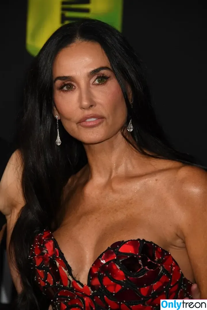 Demi Moore nude photo #0617 (demimoore / justdemi / kyliedemi)
