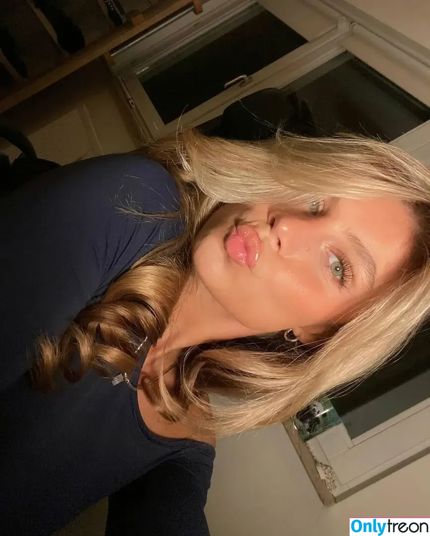 Demi Van Den Wildenberg nude photo #0010 (_demivdw)