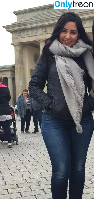 Dena Takruri nude photo #0030 (Palestinian-American reporter / denatakruri)
