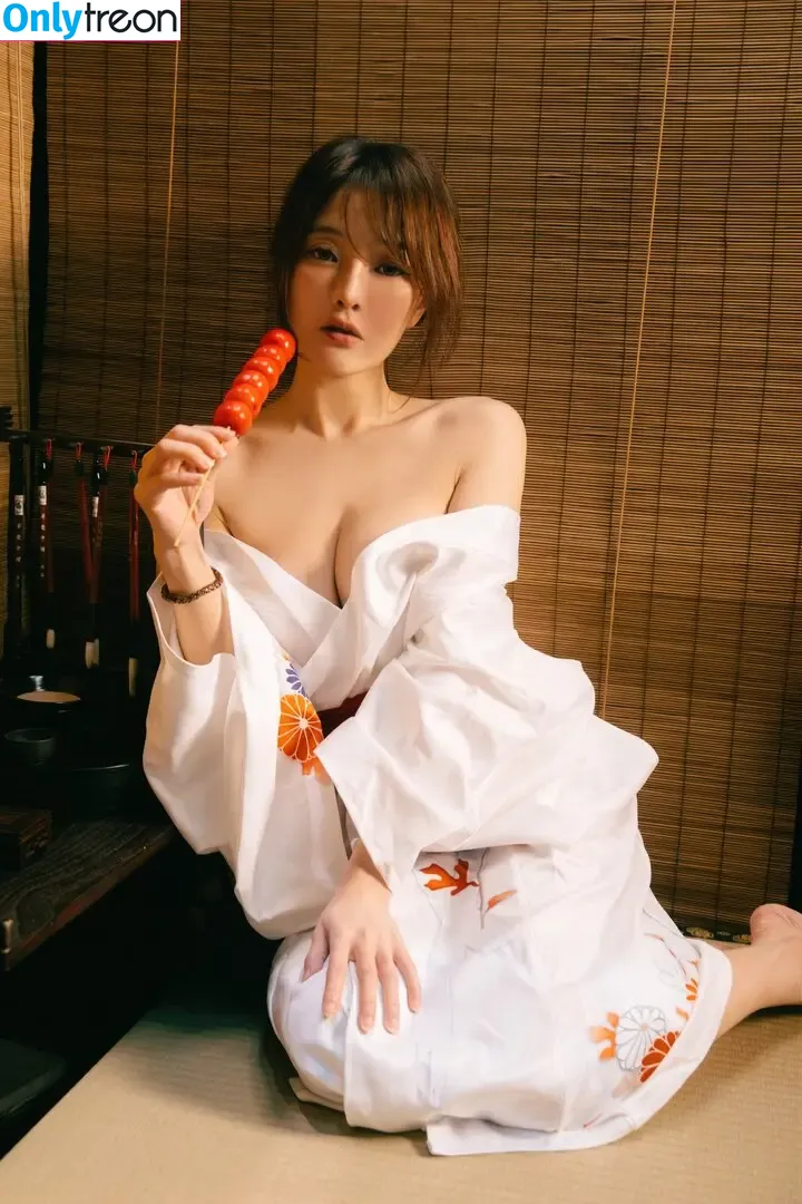 Denkakeke nude photo #0083 (DenKa / realanaandrews)