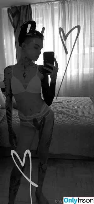 derwald / derwaldband nude photo #0024