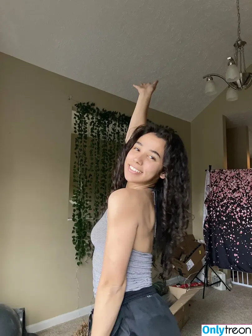 Desiree Sinns nude photo #0005 (bbyydes / bbyydesxo)