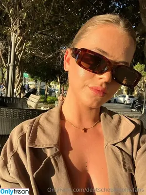 deutschebestonlyfans / germanysbest nude photo #0016