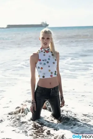 Devon Windsor / devwindsor nude photo #0002