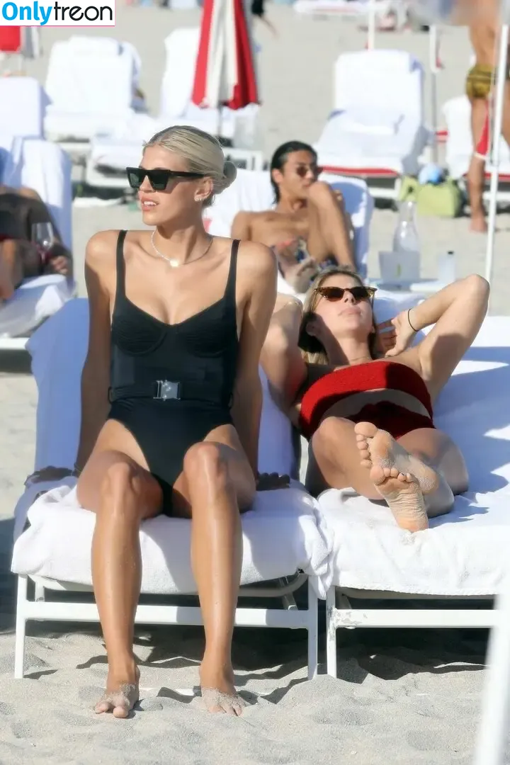 Devon Windsor nude photo #0015 (devwindsor)