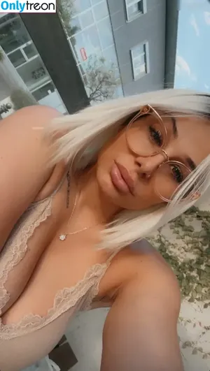 Diana Tamara Höfler / dianamitderbrille / dianamitderbrille_official nude photo #0097
