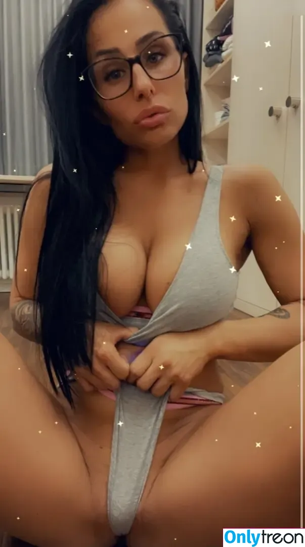 Diana Tamara Höfler nude photo #0007 (dianamitderbrille / dianamitderbrille_official)