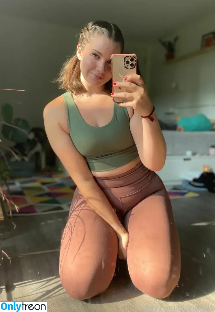 dianakills nude photo #0157 (ShibaHuskeyMom / dianakills_)