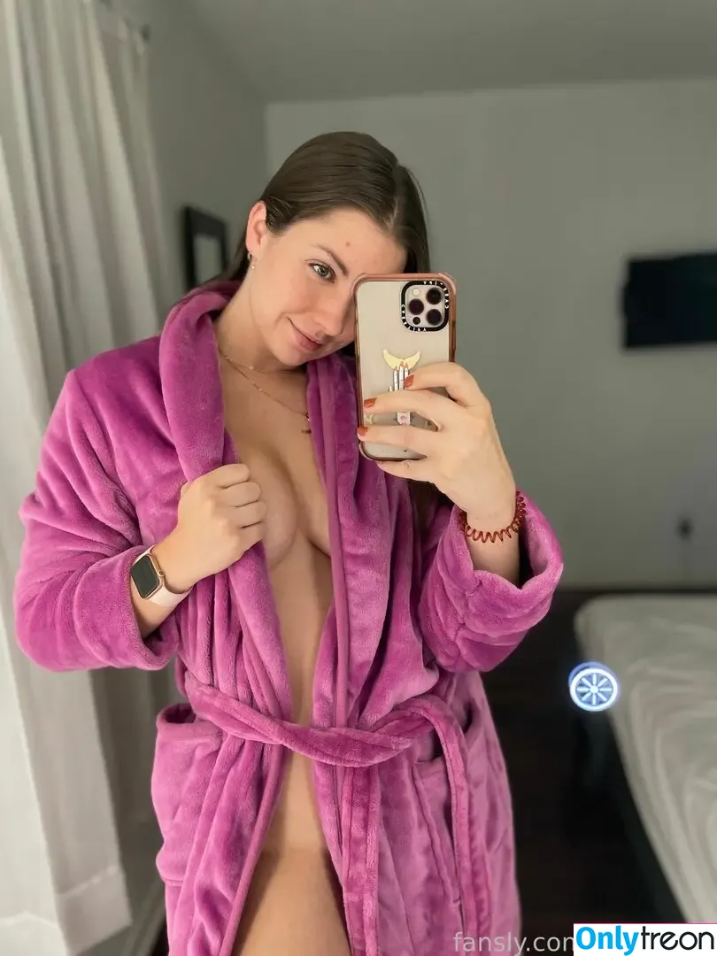 dianakills nude photo #0186 (ShibaHuskeyMom / dianakills_)