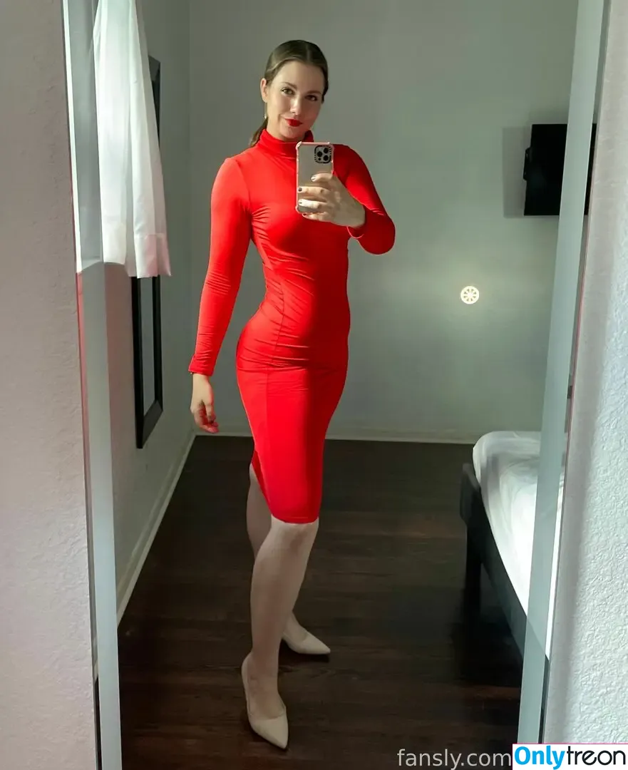 dianakills nude photo #0276 (ShibaHuskeyMom / dianakills_)