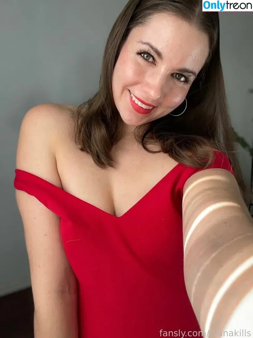 dianakills nude photo #0312 (ShibaHuskeyMom / dianakills_)