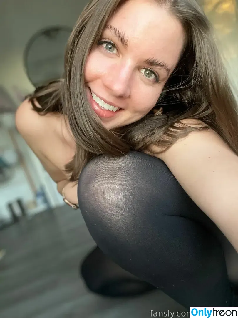 dianakills nude photo #0369 (ShibaHuskeyMom / dianakills_)