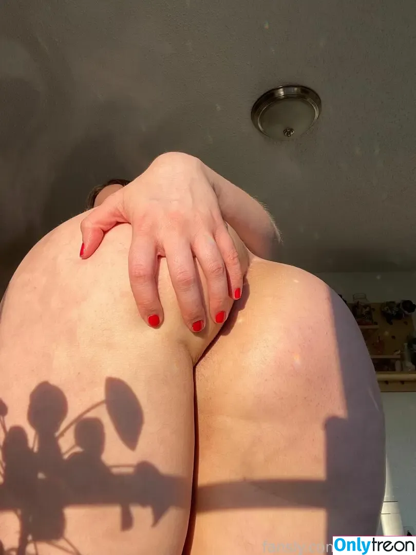 dianakills nude photo #0430 (ShibaHuskeyMom / dianakills_)