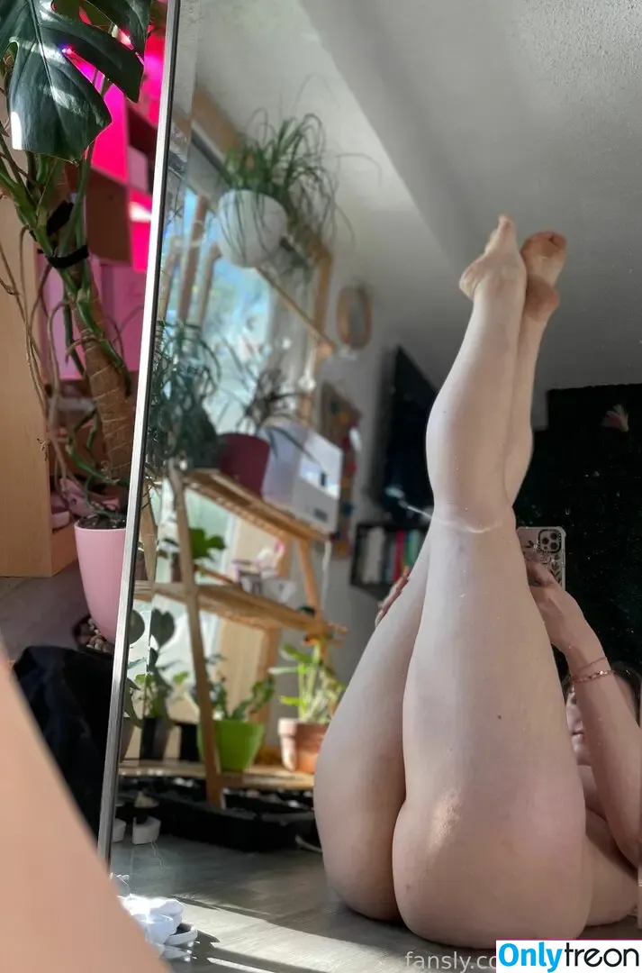 dianakills nude photo #0462 (ShibaHuskeyMom / dianakills_)