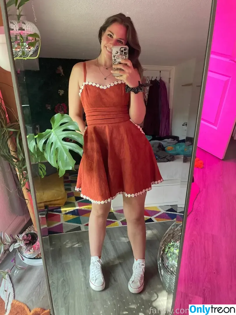 dianakills nude photo #0512 (ShibaHuskeyMom / dianakills_)