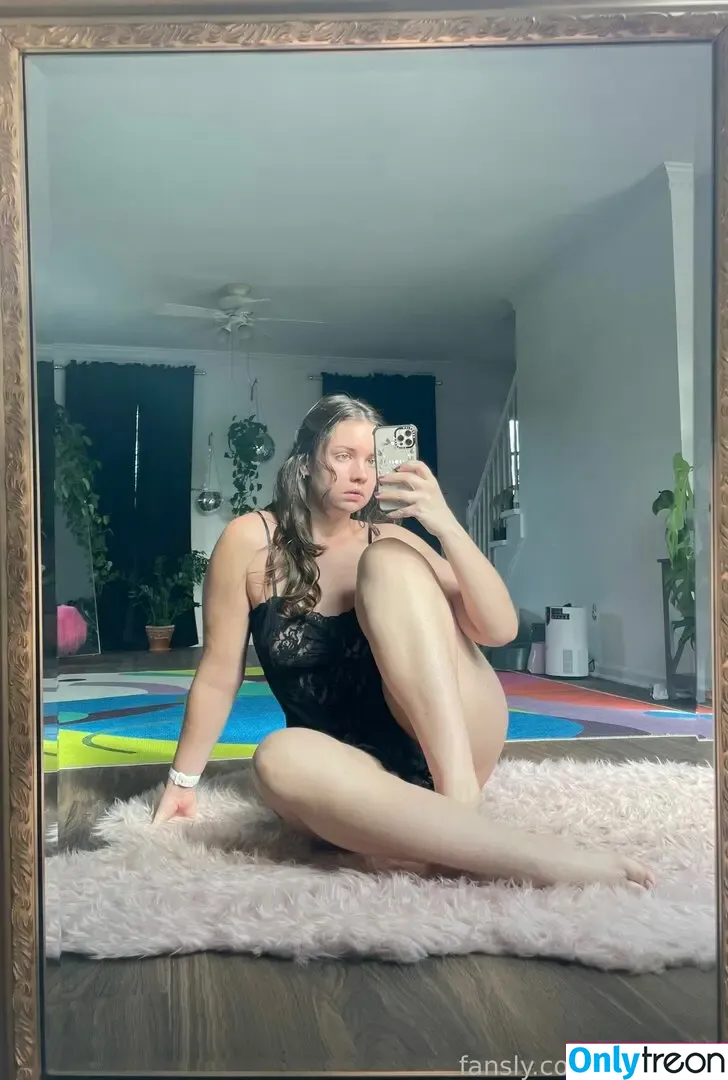 dianakills nude photo #0623 (ShibaHuskeyMom / dianakills_)