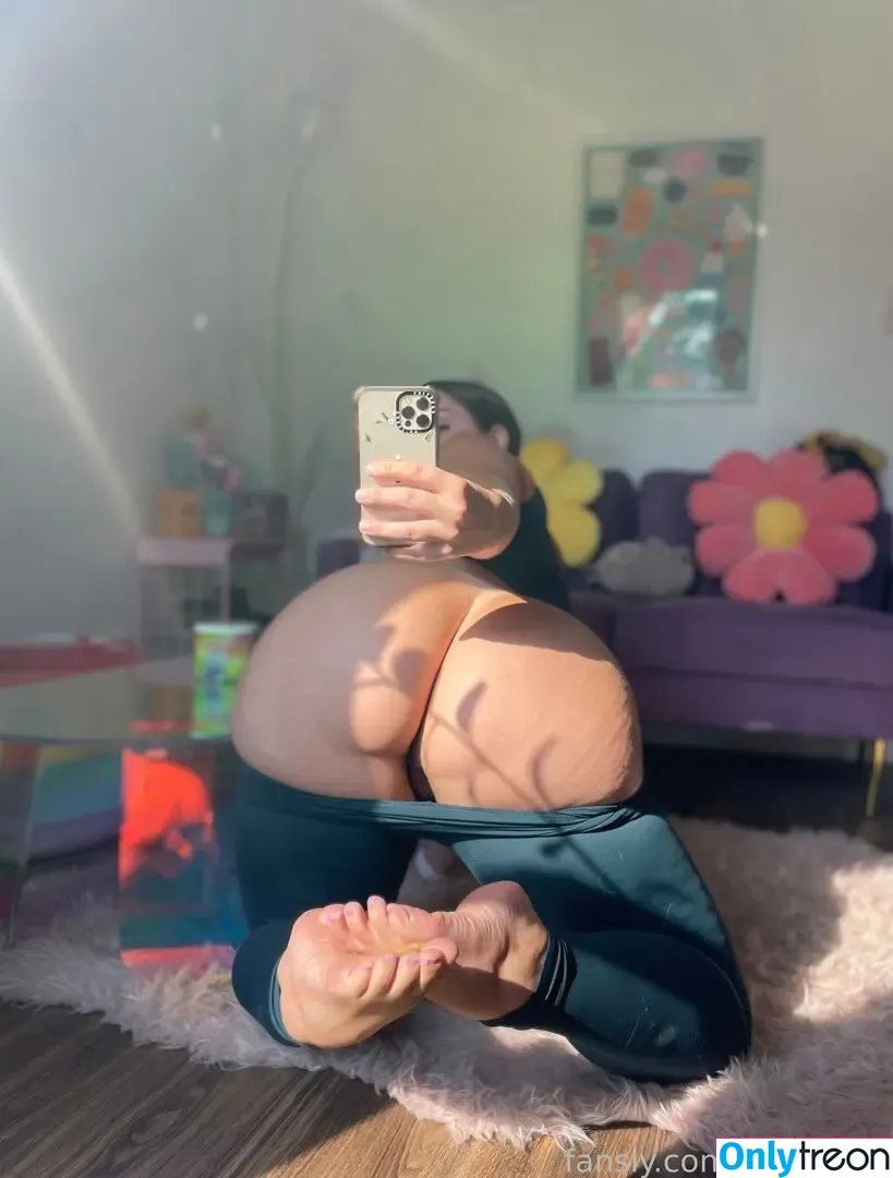 dianakills nude photo #0716 (ShibaHuskeyMom / dianakills_)
