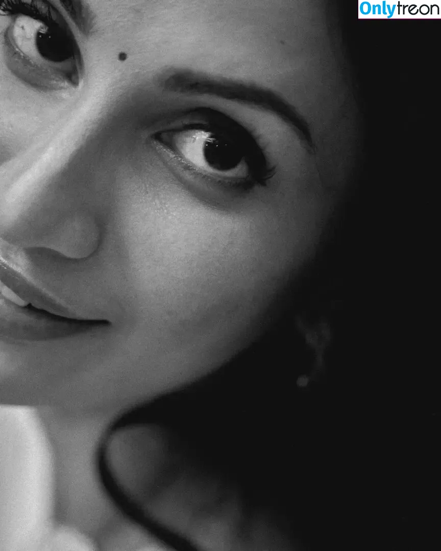 Diksha J Singh nude photo #0084 (dikshajsingh)