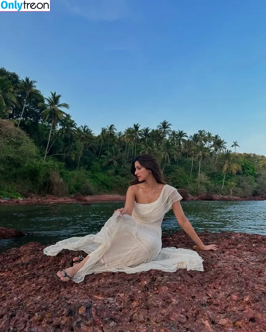 Diksha J Singh nude photo #0099 (dikshajsingh)
